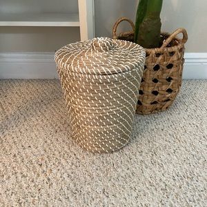 Wicker trash can
